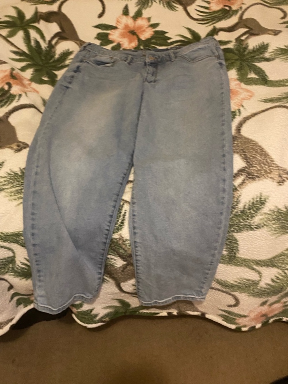 Wonderly Light Wash Cropped Ankle Jeans
